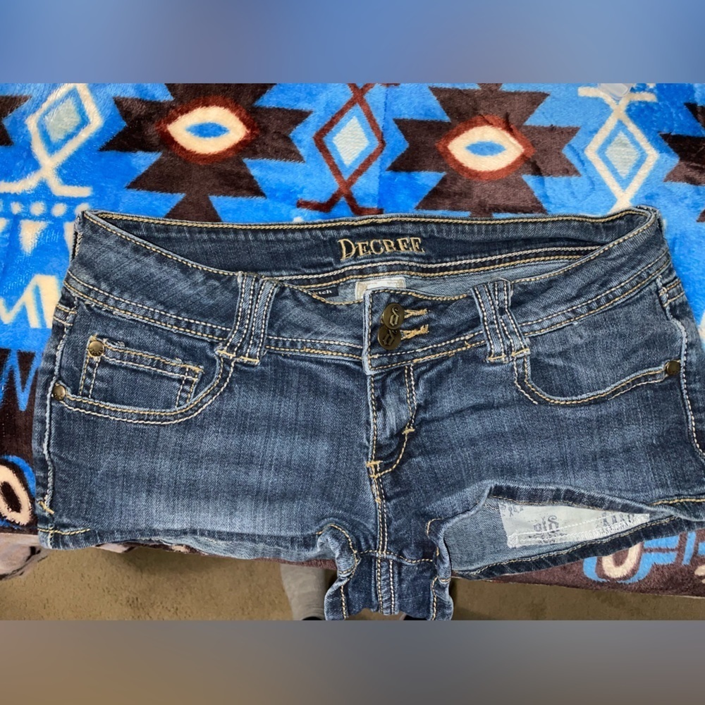 Decree Shorts